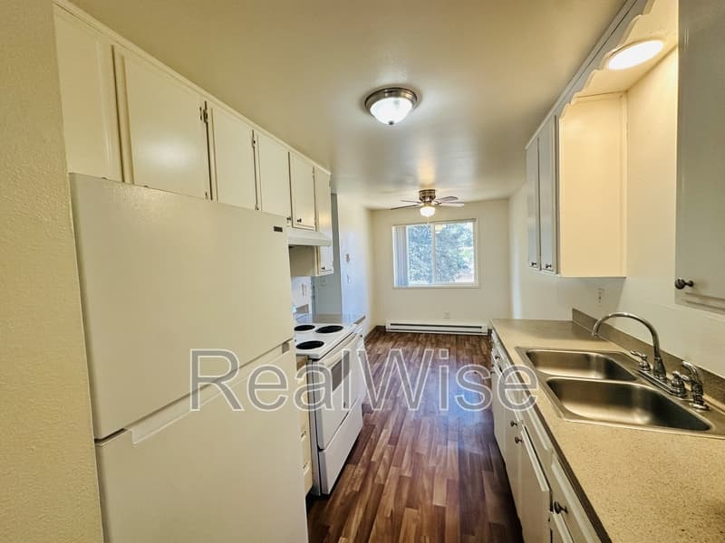 Woodburn Condo: 100 Gatch St