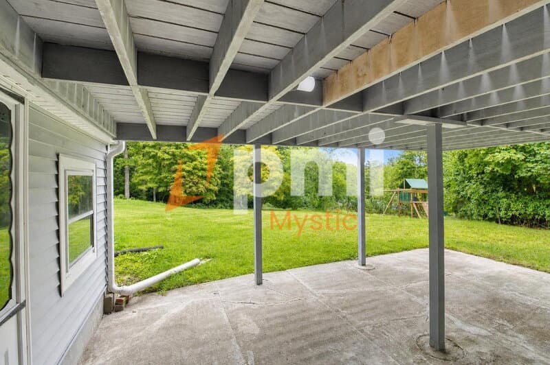 Mystic House: 90 Nantucket Dr