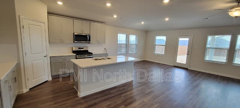 Fort Worth House: 2633 Oneida Lane