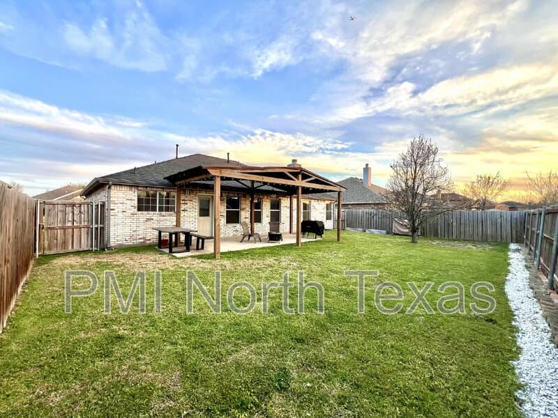 Little Elm House: 237 Flatwood Drive