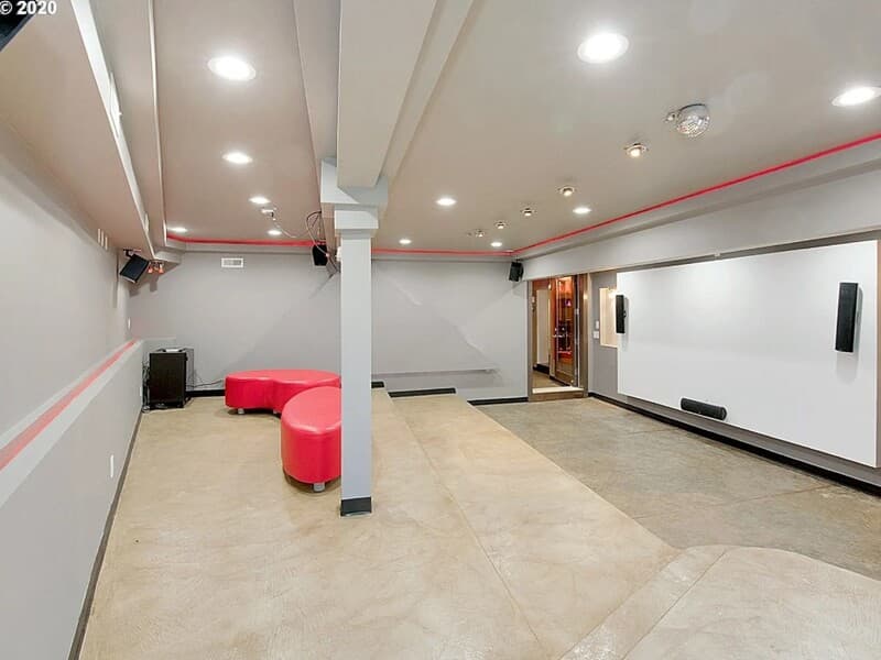 Portland House: 6020 Northeast Willow Street
