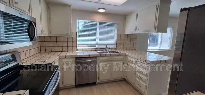 Fairfield House: 5023 Oakbrook Cir