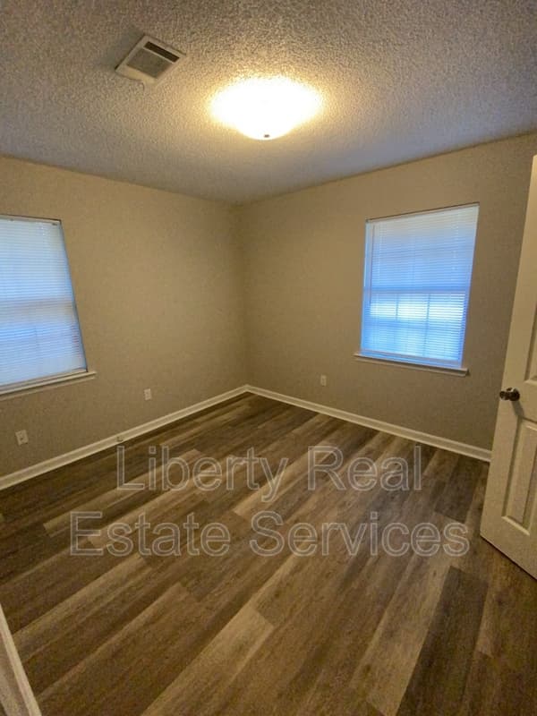 Hinesville House: 129 Deann Dr