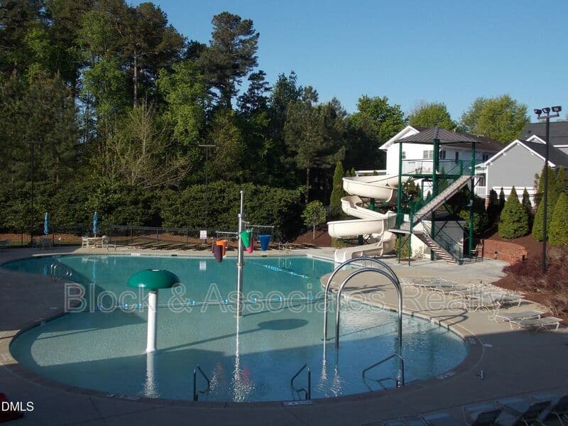 Raleigh House: 3113 Settle In Ln