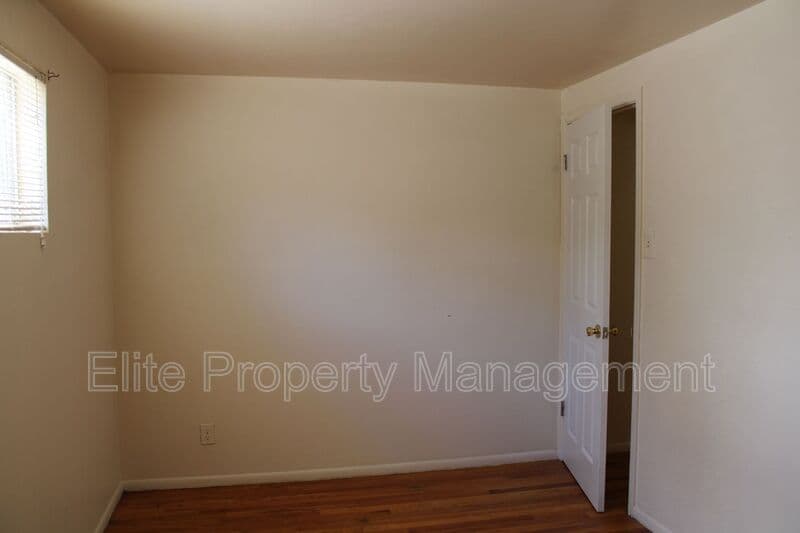 Pueblo House: 1514 Kickapoo Rd