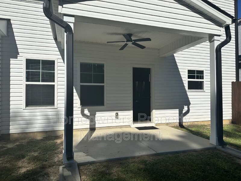 Raeford House: 143 Cromwell Court