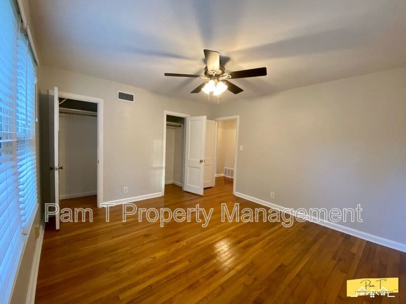 Savannah House: 304 Columbus Dr