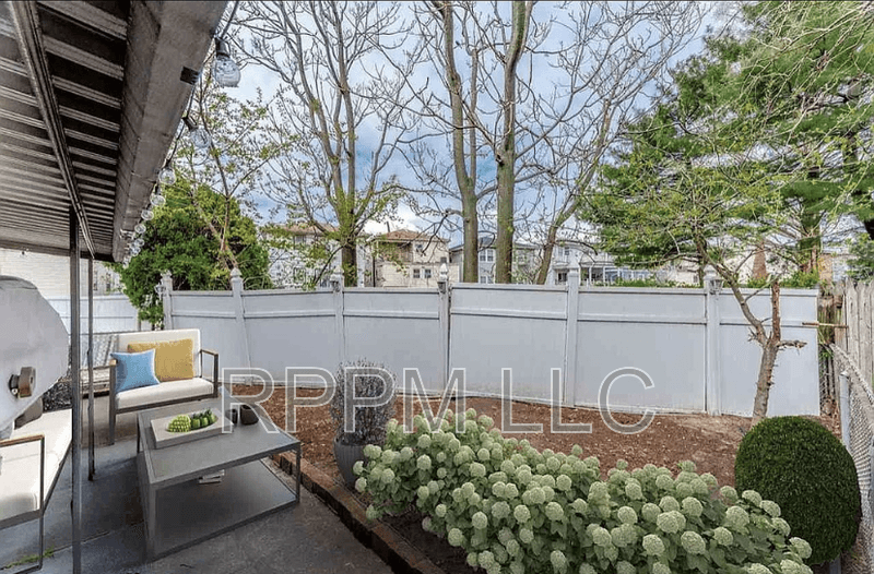 Bayonne Condo: 23 Sycamore Road