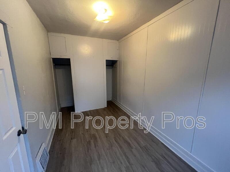 Milwaukee Condo: 2439A N Dr William Finlayson