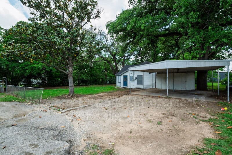 Weatherford House: 107 Windsor Court