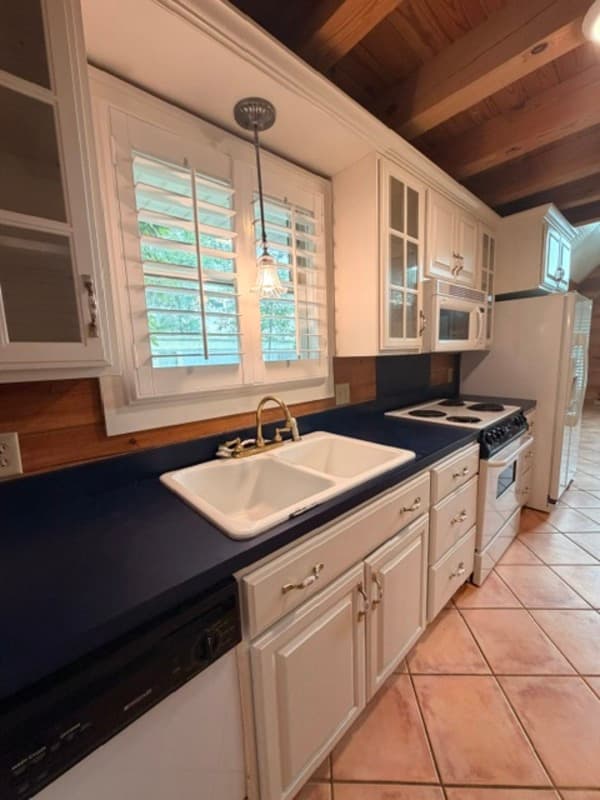 Prosperity House: 127 Oak Pointe Road