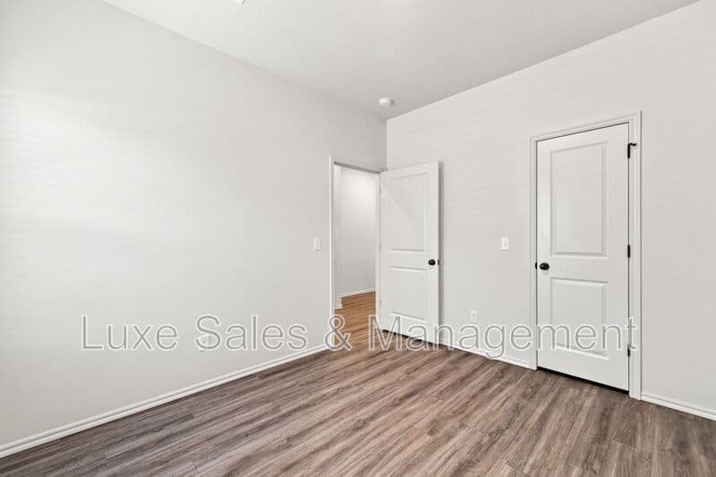 Okahoma City House: 11004 Oak Hollow Drive