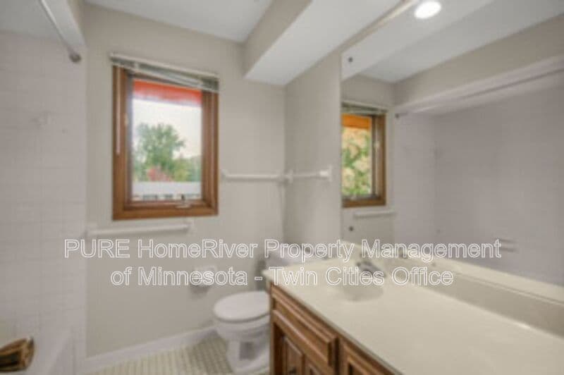 Edina House: 7420 Hyde Park Cir
