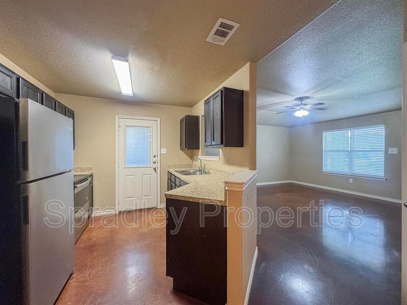 Belton Condo: 1560 Brady Way