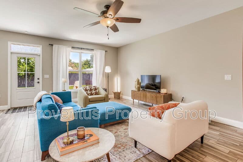 Mary Esther House: 215 Green Dr