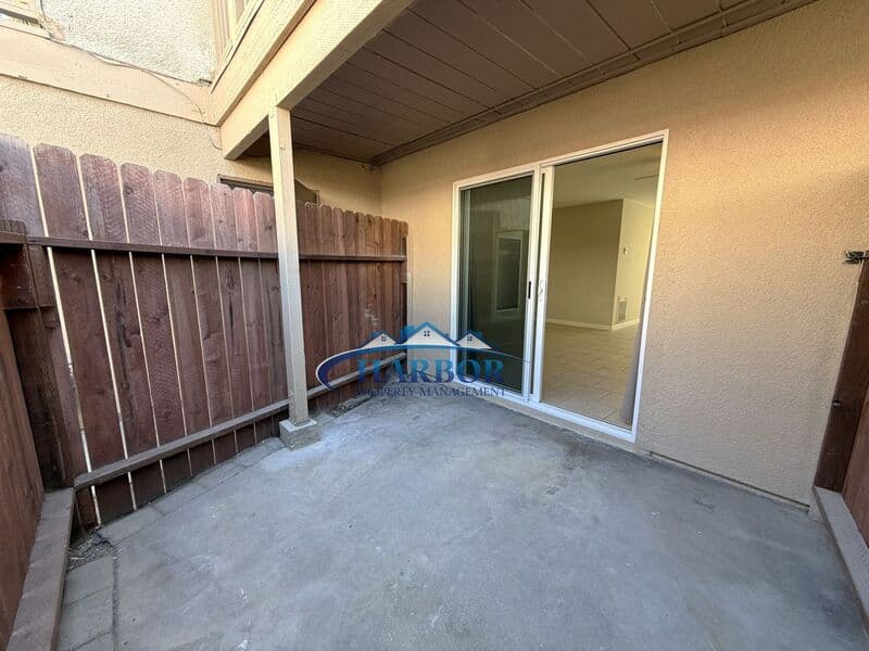 Redondo Beach Condo: 2300 Vanderbilt Lane