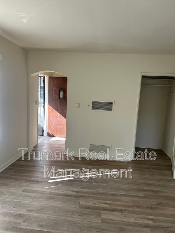 Glendale Condo: 1447 E Broadway
