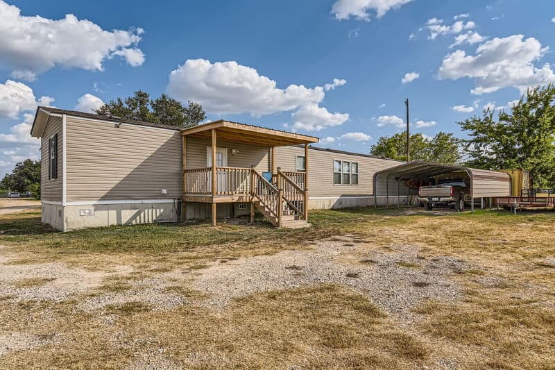 Dale House: 517 Crossroads Drive