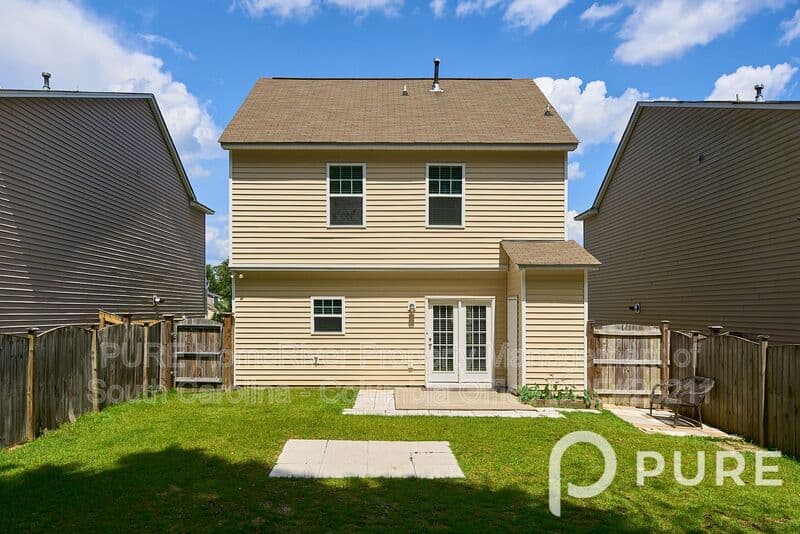 West Columbia House: 512 Spanish Leaf Lane