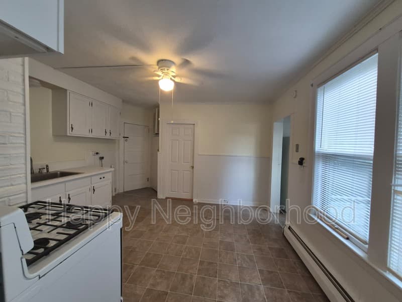Middletown House: 209 Pearl StreetUnit 2