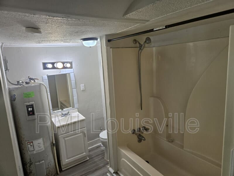 Louisville House: 451 N 25th St MK