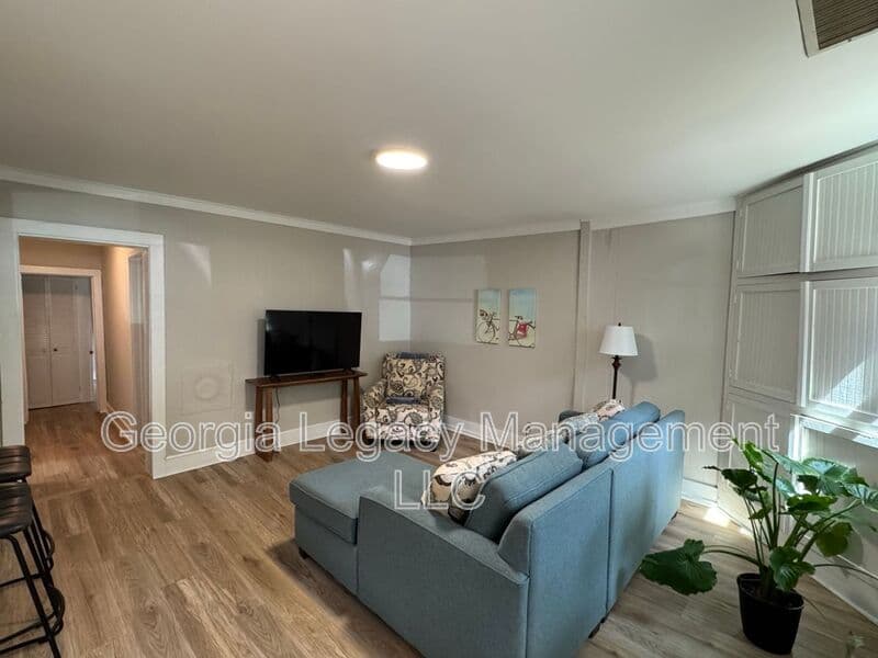 Athens House: 275 Boulevard Heights