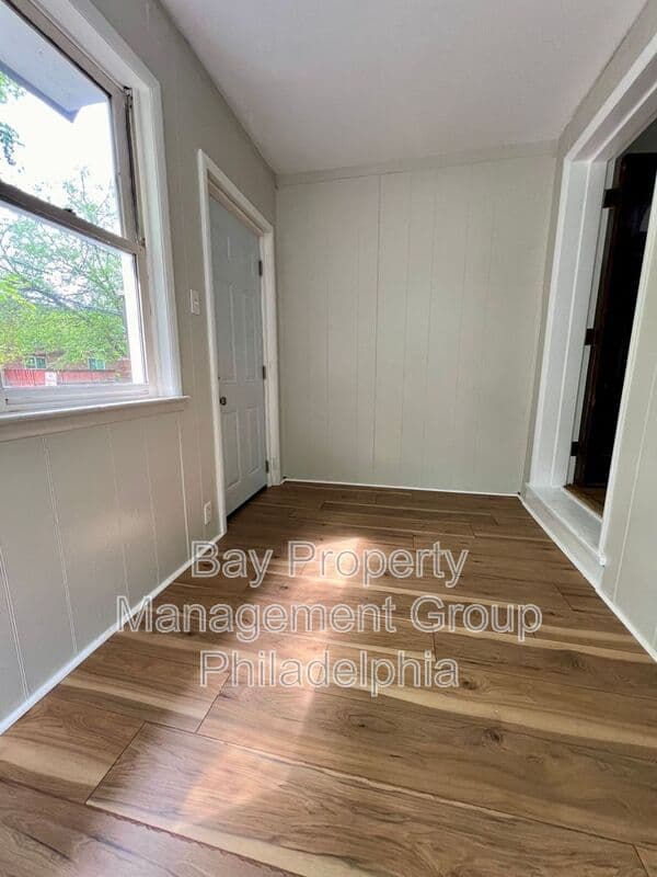 Collingdale House: 13 Kern St
