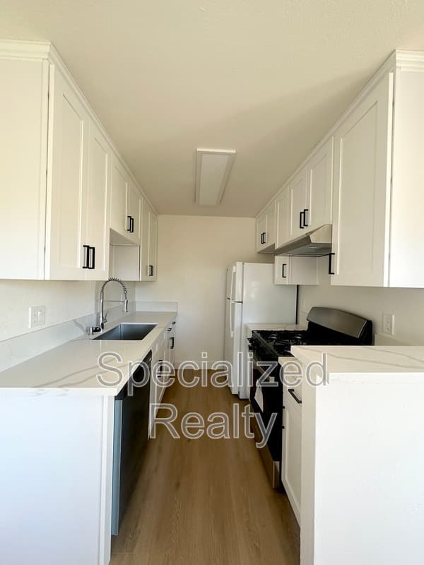 Van Nuys Condo: 14718 Sylvan Street