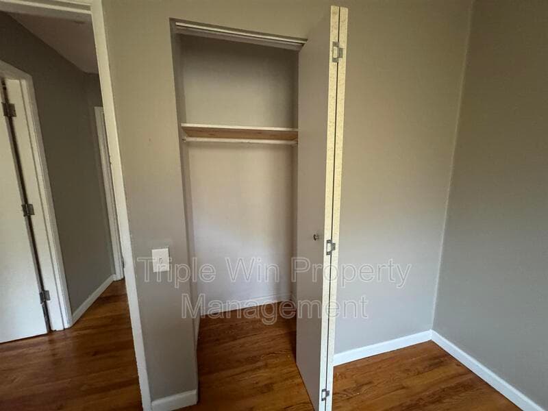 Saint Louis House: 1372 Farmview Ave