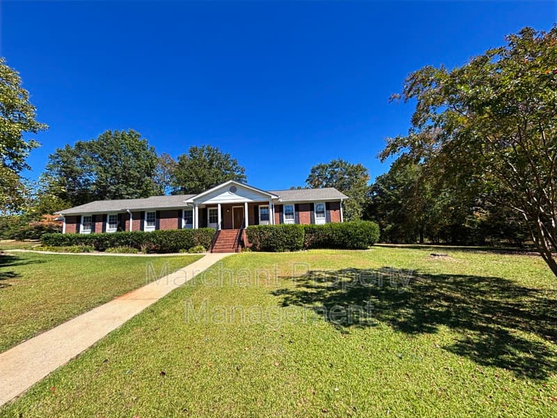 Travelers Rest House: 16 Farmington Trail