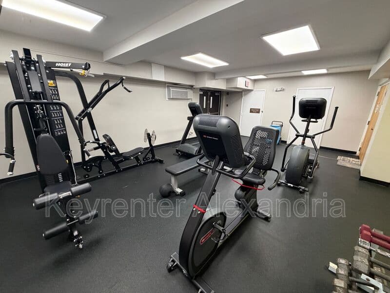 Alexandria House: 5300 Holmes Run Parkway
