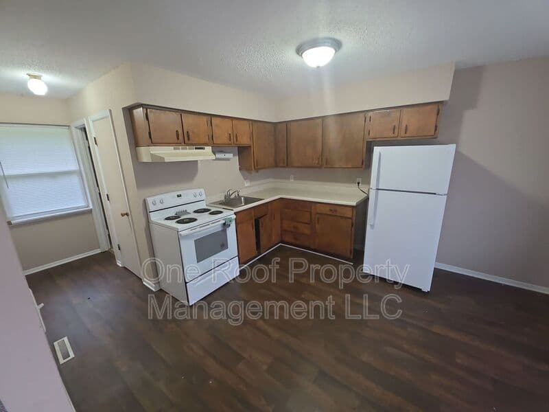 Harrisonville House: 701 Linwood Dr.