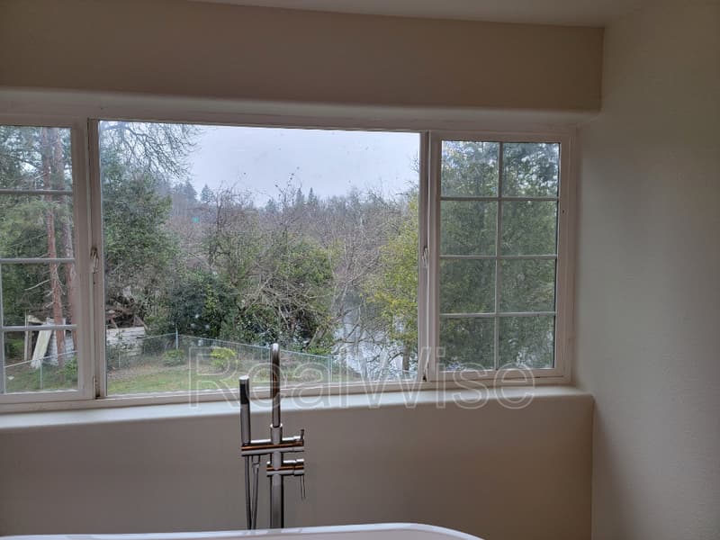 Roseburg House: 344 W Selmar Ct
