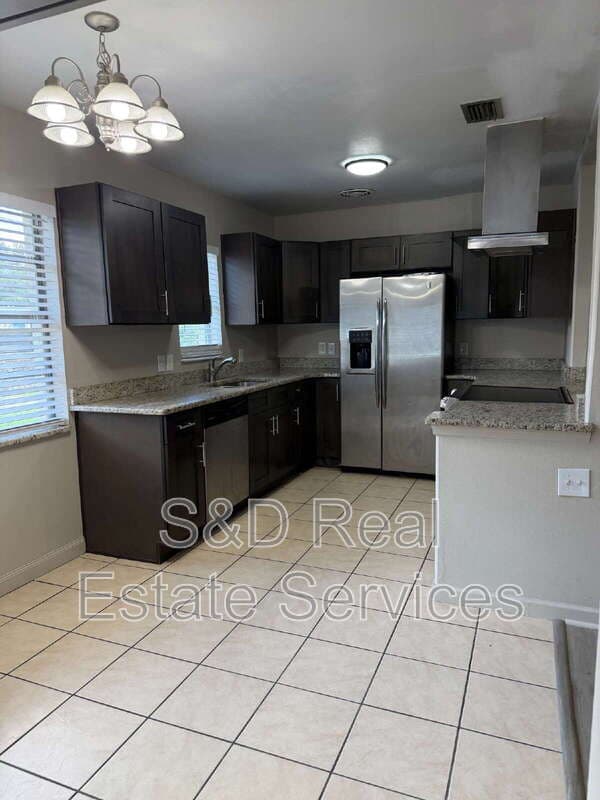 Lakeland House: 3003 Venice Way
