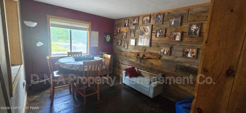 East Stroudsburg House: 135 Little Creek Lane