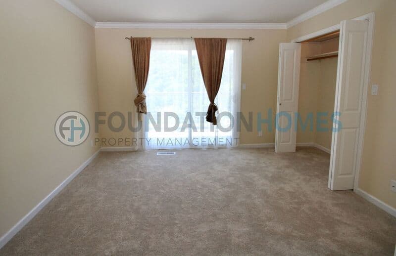 Fairfax House: 93 Live Oak Ave