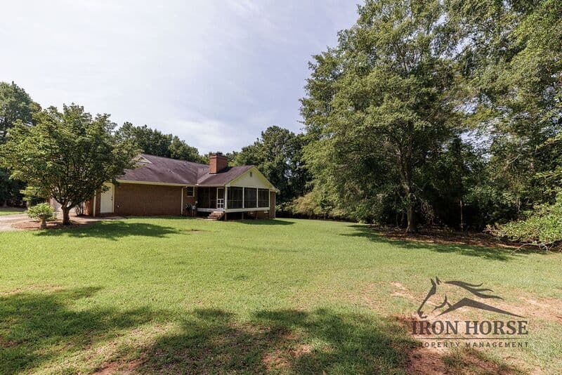 Athens House: 8671 Macon Hwy