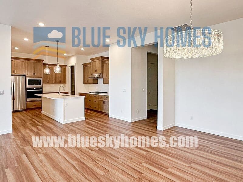 Star House: 8500 W Lilburn st