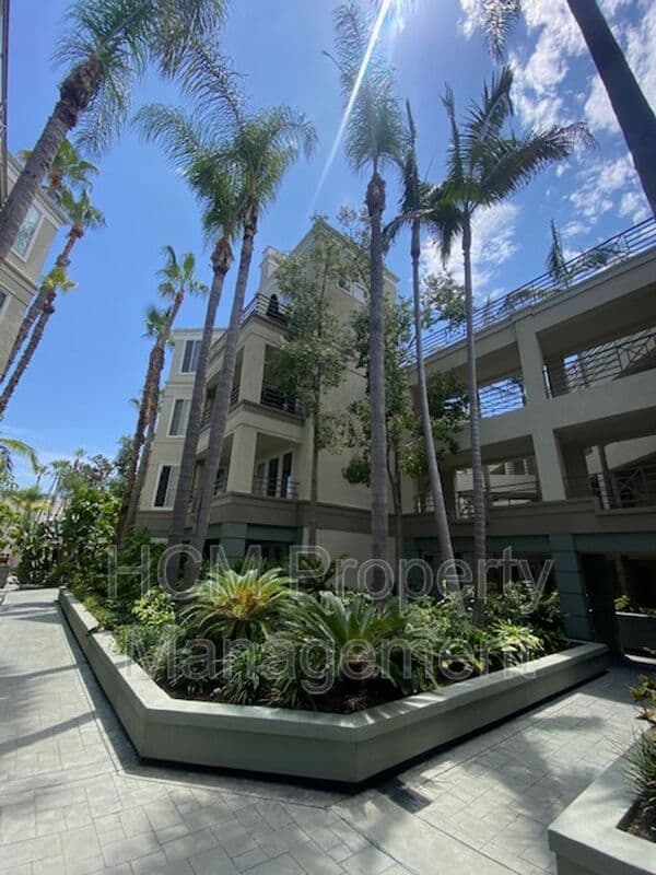 Irvine House: 2233 Martin