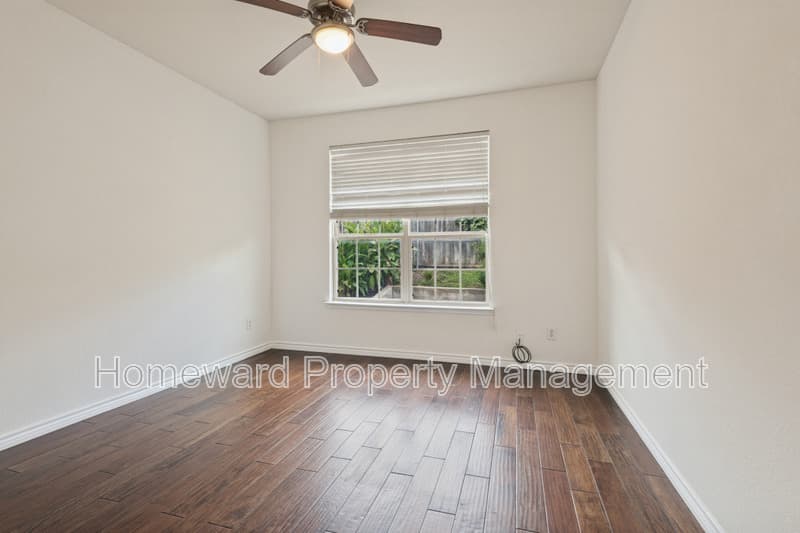 Euless House: 307 Moonlight Drive