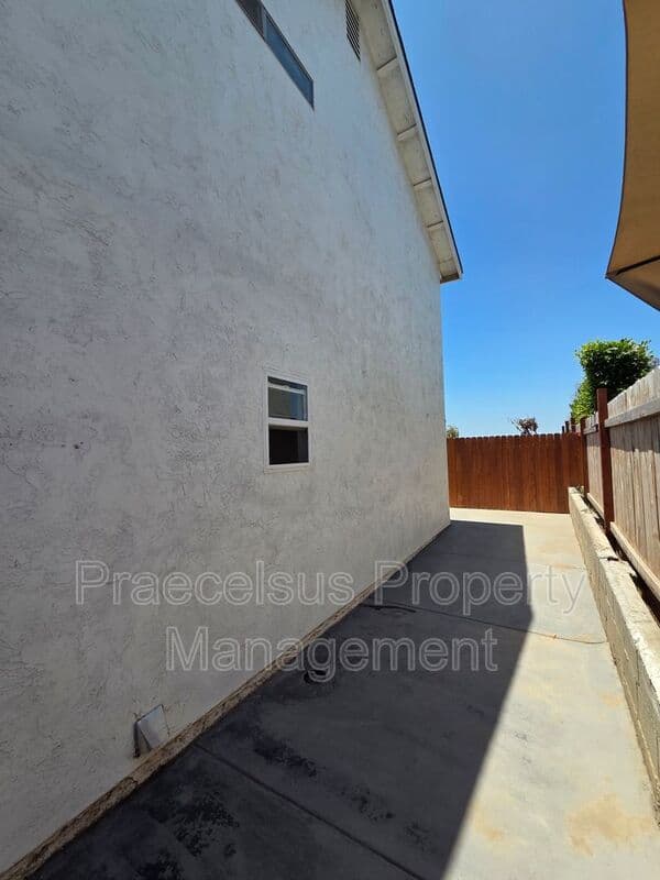 San Diego House: 1078-A Fuchsia Lane