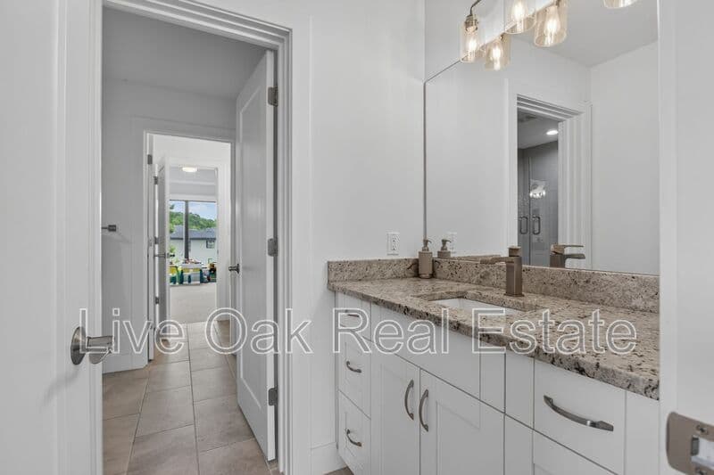 Virginia Beach House: 1316 Lambeth Lane