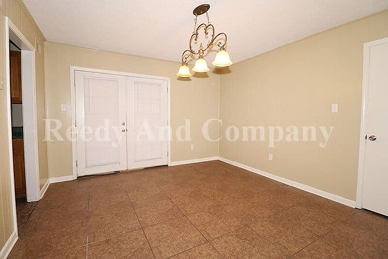 Horn Lake House: 3285 Mayfair Dr