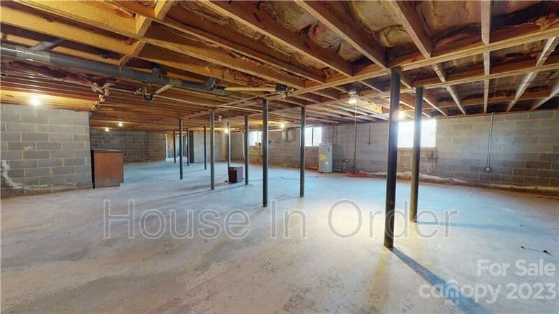 Marion House: 219 Ridge Rd