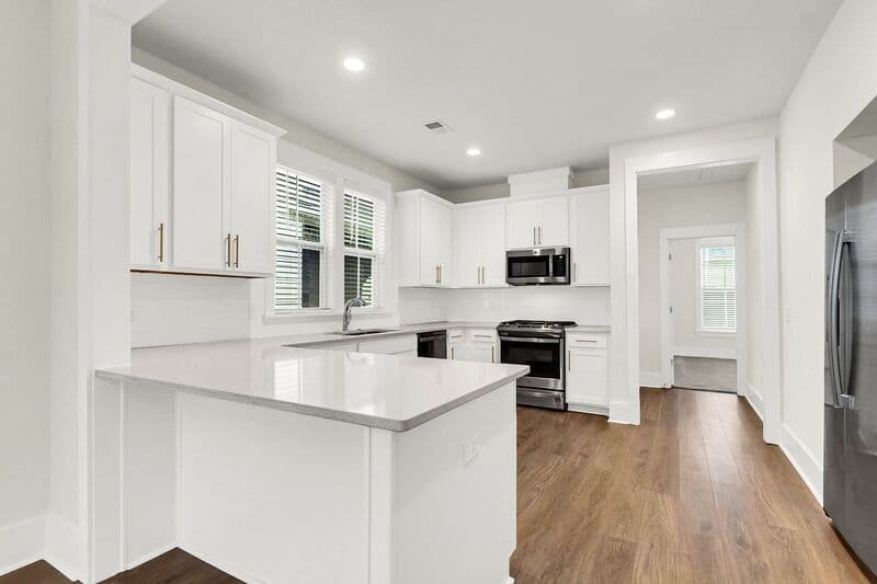 Summerville Townhome: 254 Symphony Ave