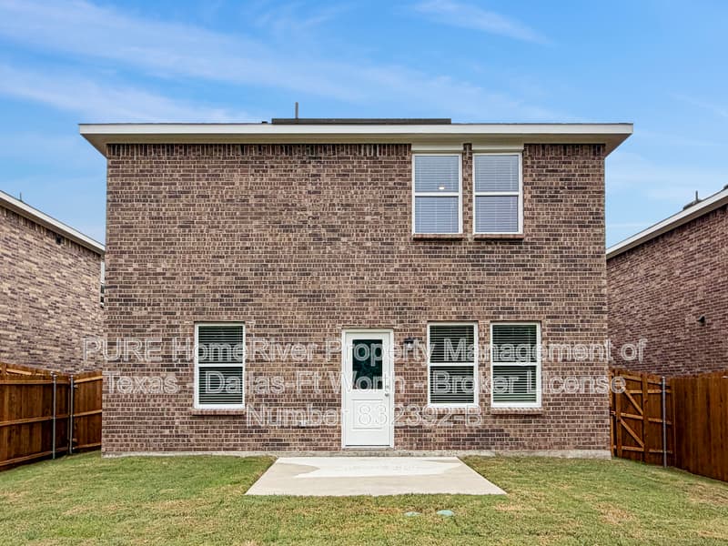 Melissa House: 2213 Burnwood St