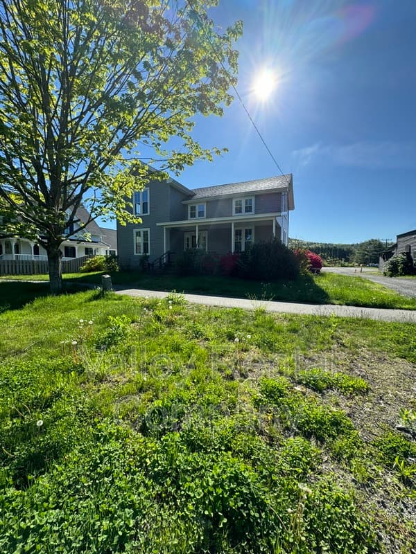 Sunderland House: 118 North Main Street - 1