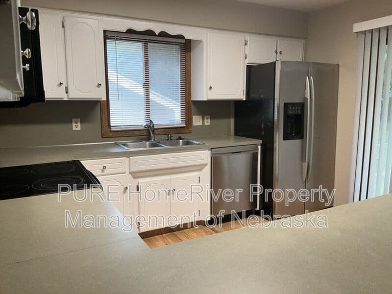 Ralston House: 6723 Woodbine Cir