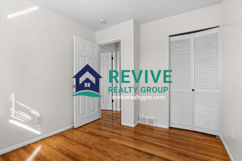 Taylor House: 7533 Oak Street