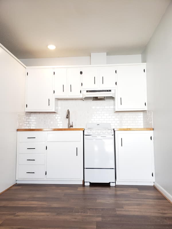 Pella Condo: 1010 Washington Street - 205